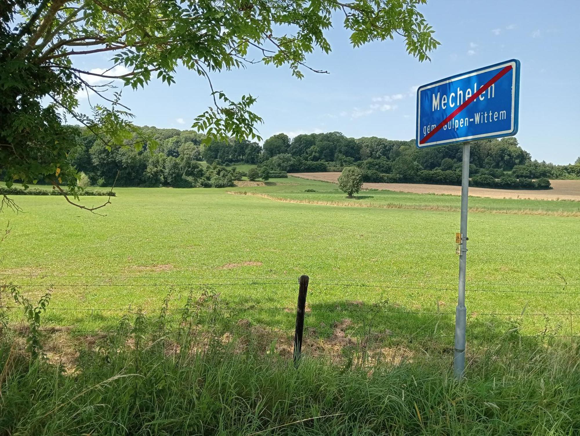 Bnb Het Geluk Van Limburg Mechelen Bagian luar foto
